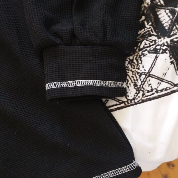 tee - Picture 3 of 5